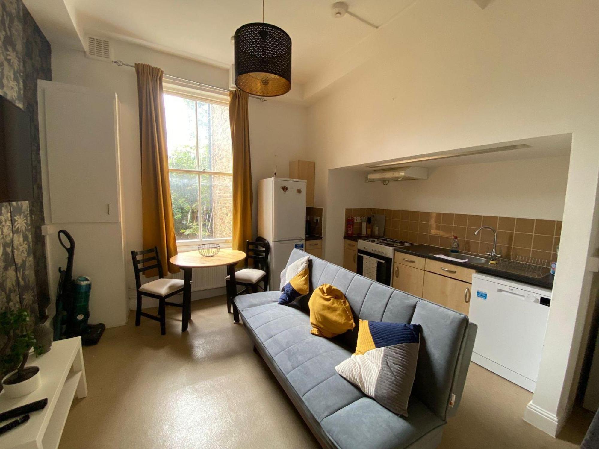 Apartment Bustling Western *
